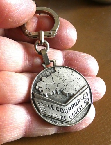 Ancien porte clé augis - ancien,