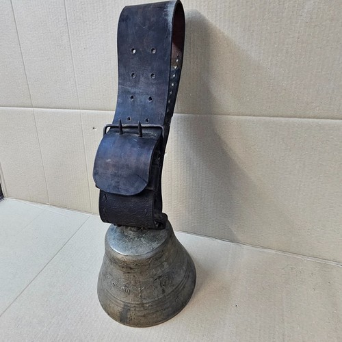 Grosse cloche suisse ancienne - grosse,