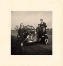 ANCIENNE PETITE PHOTOGRAPHIE SORTIE EN FAMILLE VOITURE ANCIENNE