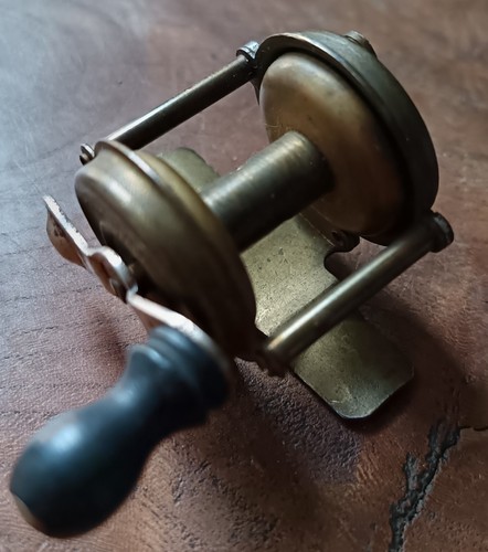 Ancien joli petit moulinet