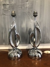 JOLIE PAIRE DE LAMPES MODERNISTE EN MÉTAL CHROMÉ, ANNÉES 70 ( H 32,5 cm)