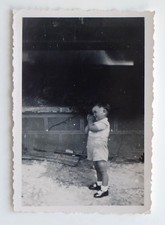 Garçon souriant décédé