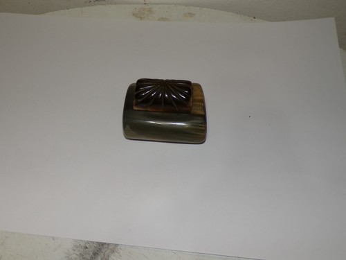 Une boite priser corne de - boite,