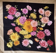 Vintage Gucci Women's Scarf 100% Silk Made in Italy 1970s/80s