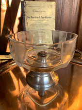 Magnifique cet rare coupe carrée en cristal dépoli sur pied en métal argenté XXe