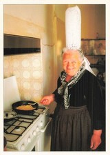 29 BRETAGNE BIGOUDENE ET SON CROISSELIER