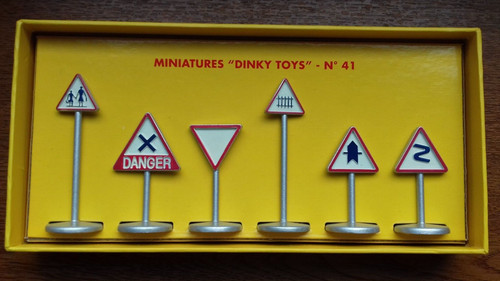 Dinky toys atlas - toys,