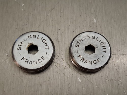 Paire cache poussière - paire,