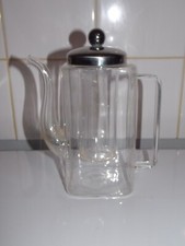 Théière en verre avec