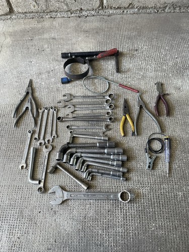 Lot outils clé à pipe - À,