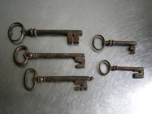 Lot wrought iron keys - of,