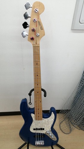 Guitare basse électrique