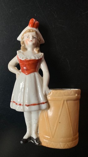Petite figurine porcelaine