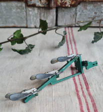 ANCIEN ACCESSOIRE DE TRACTEUR