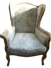 fauteuil style anglais en bois massif clair et tissu vert grisé clair