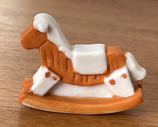 Fève Mat Cheval à bascule Blanc Ocre jouet ancien ⭐French charm Galette des Rois