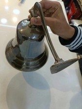 Grande cloche de porte de