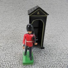 Lot of 2 W. Britain figurines London Beefeater Cast Metal Guard Booth 1988 Rare