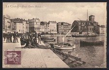 Old postcard La Ciotat, Quai Louis Benet with boats and passers-by 