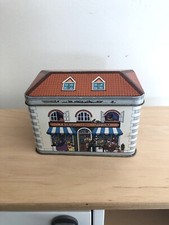 Boîte ancienne en métal Quality Street forme maison