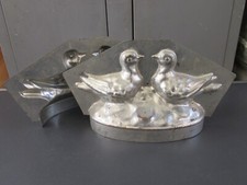 MOULE A CHOCOLAT ANCIEN 2 COLOMBES METAL CUISINE 28cm