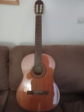 guitare classique marron avec