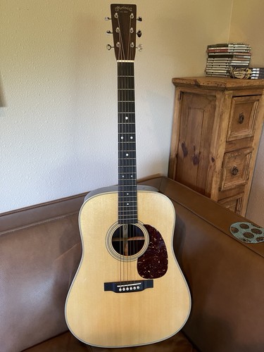 Martin dreadnought - d-28,