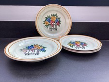 Assiette sur pied et 4