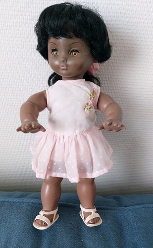 Jolie petite poupée bella - jolie,