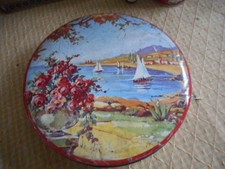 Ancienne boîte métallique