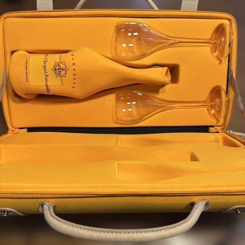 Veuve clicquot champagne - veuve, 2