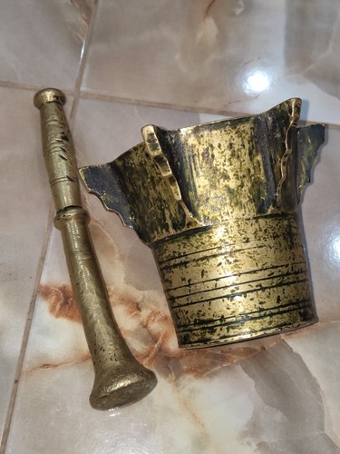 Ancien mortier cuivre - en,