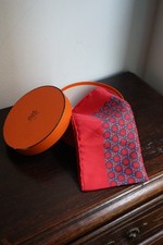 Hermès gavroche en soie rouge