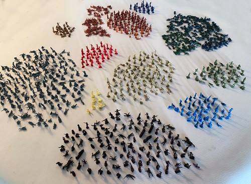 Lot environ 850 figurines - 850,
