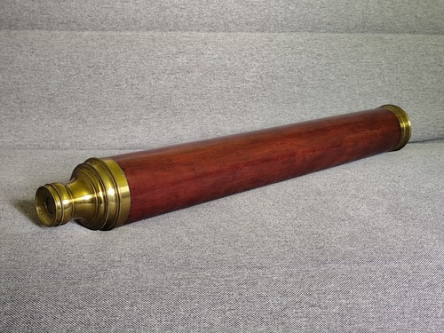 Lunette astronomique ancienne