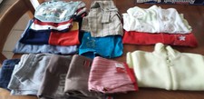 Lot de 14 vêtements de bébé de 0 à 12 mois.