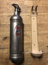 ANCIEN PETIT EXTINCTEUR D'INCENDIE DE LA MARQUE PYRÈNE Avec Support