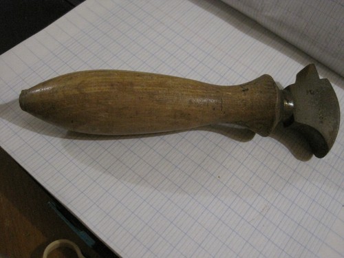 Ancien outil cordonnier - de,