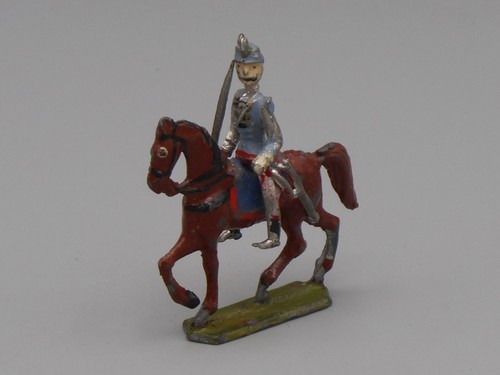 Cavalier avec sabre sur cheval