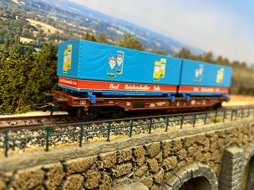 Wagon plat porte - contenaire, ou