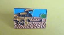 pin's vintage combine TC56 New-Holland