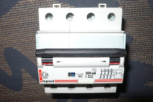 Disjoncteur differentiel tetra - disjoncteur,