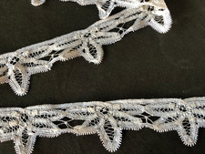 Dentelle en lin écru fait