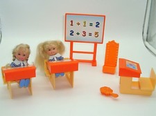 Minis Poupées + mobiliers école 