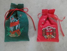 LOT DE 2 COUSSINS DE  LAVANDE BRODES MAINS POUR PARFUMER VOS ARMOIRES   (M372)