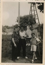 OLD PHOTO - VINTAGE SNAPSHOT -