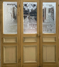 Suite de trois portes de