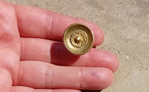 Small antique handle button - small,