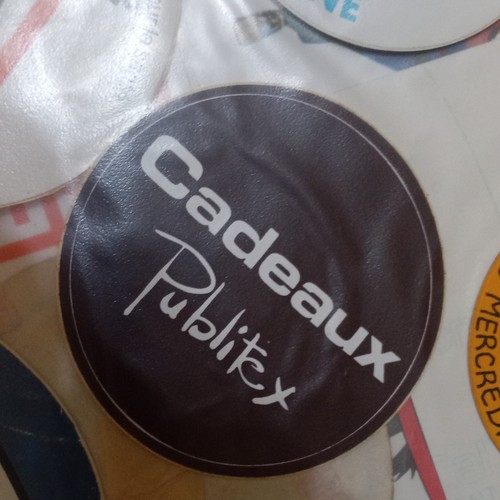 Autocollant publicitaire rond