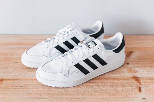 Paire chaussures adidas - paire,